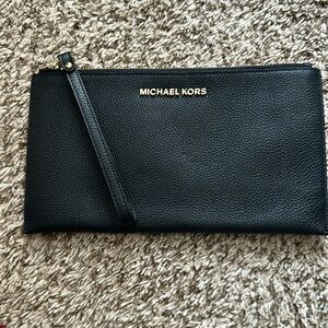 Michael kors clutch